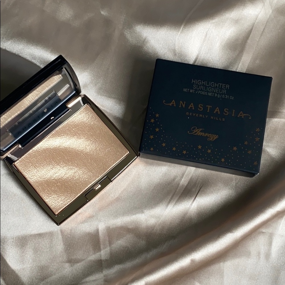 Anastasia Beverly Hills Amrezy Highlighter